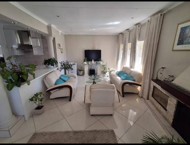 3 BEDROOM HOUSE FOR SALE IN MONDEOR